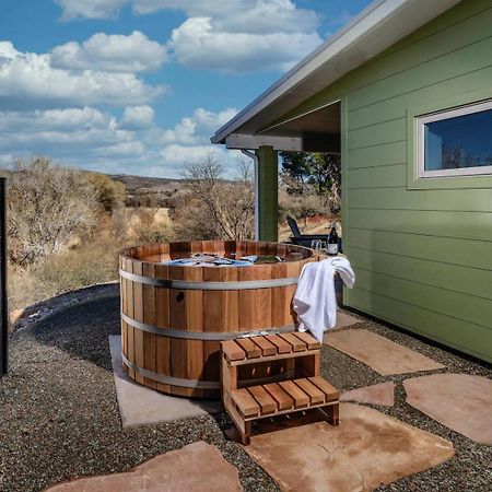 Pitchner Place Creekfront Hot Tub Fire Pit Cornville エクステリア 写真